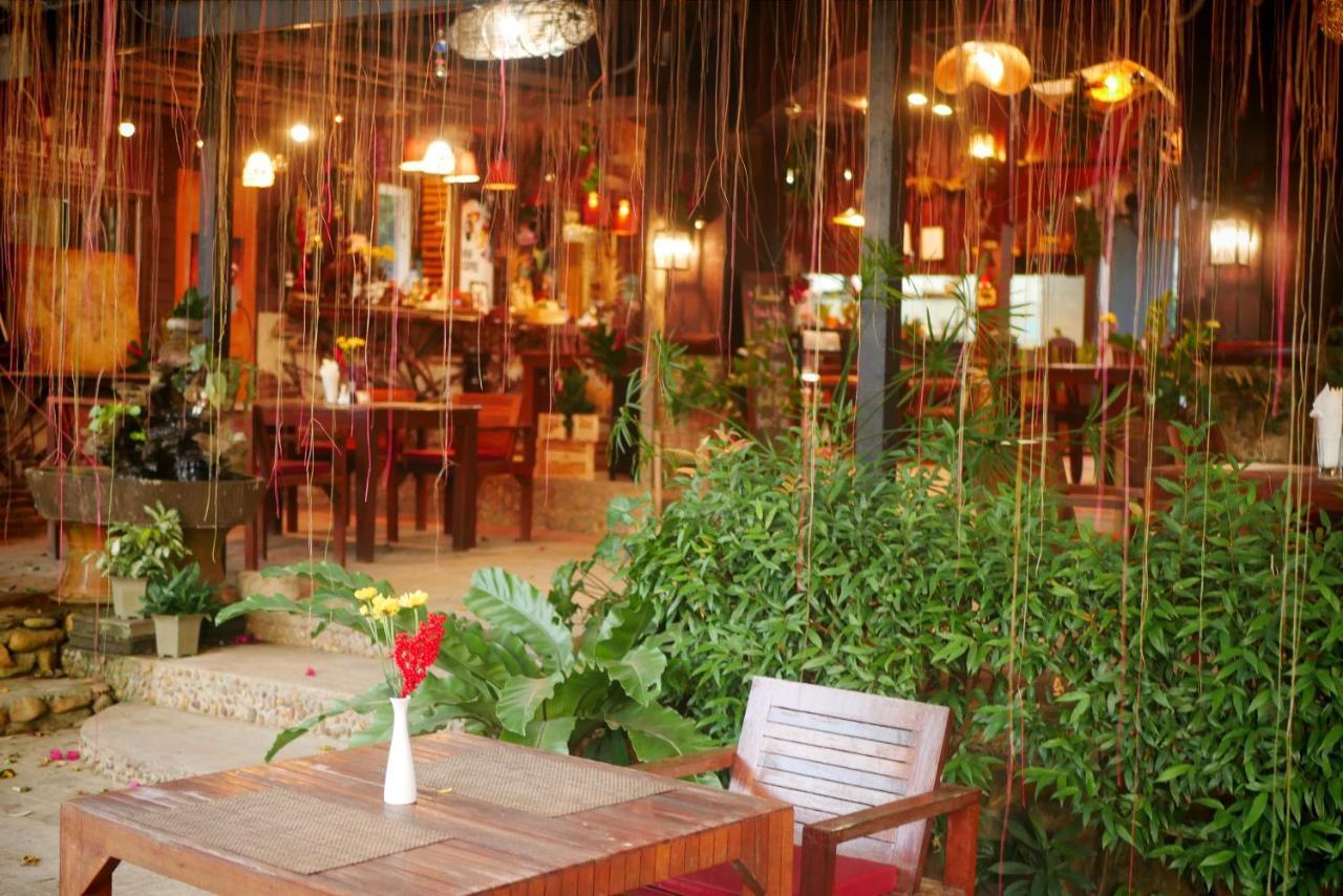 Big Elk Steak House - Homestay Trat Extérieur photo