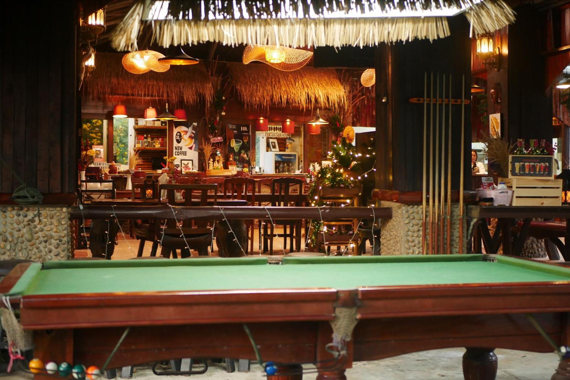 Big Elk Steak House - Homestay Trat Extérieur photo